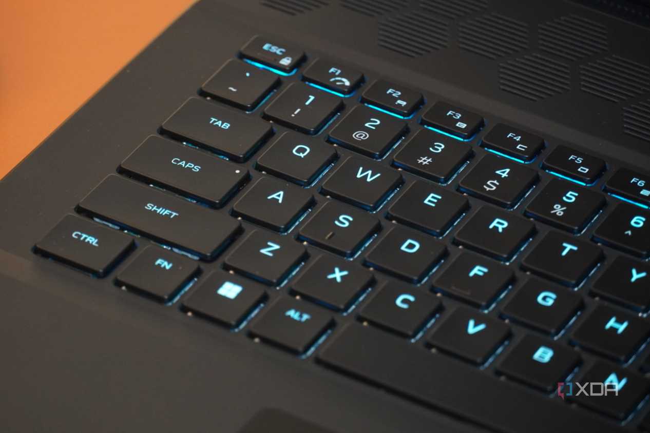 Alienware-m18-R2-8