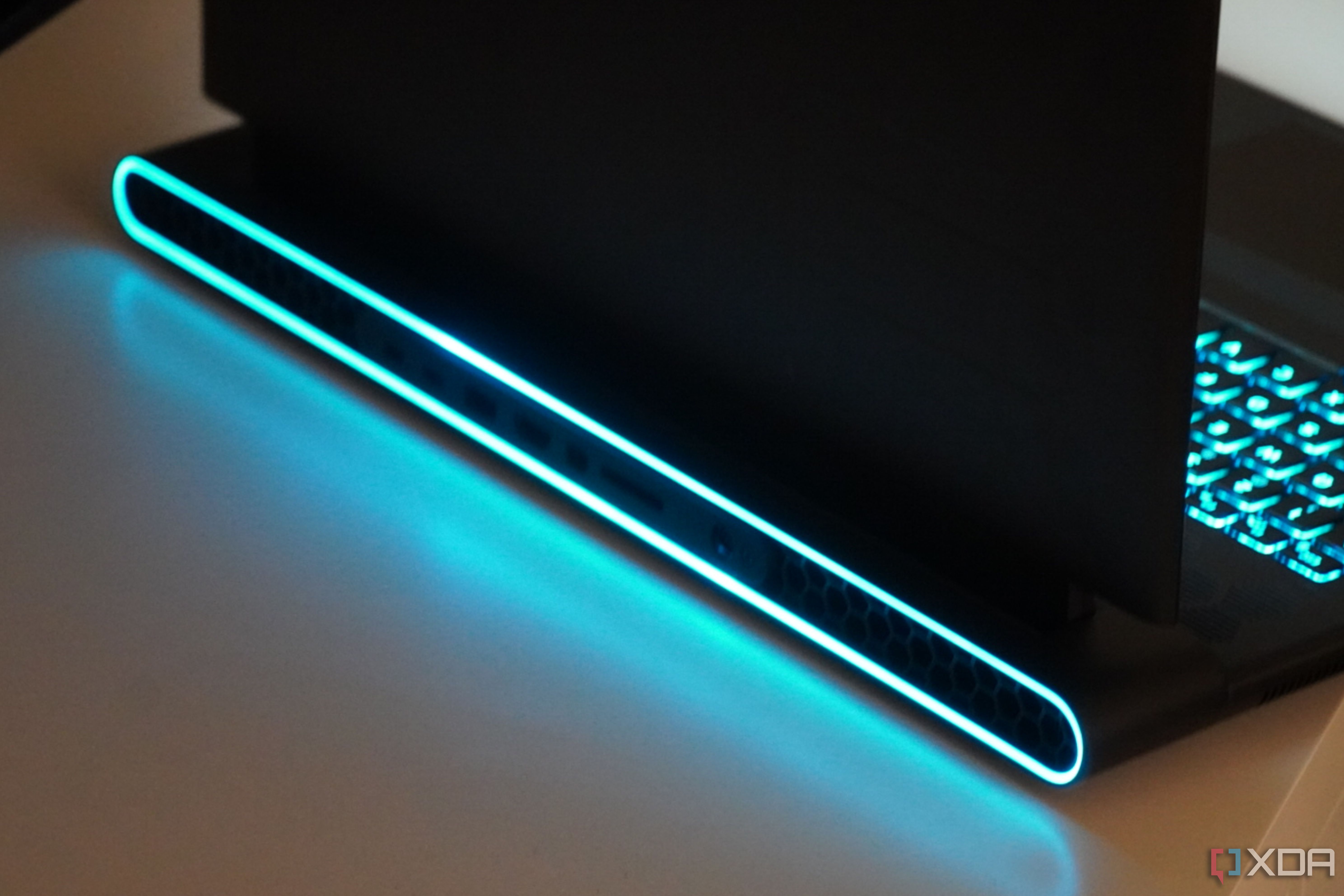 Alienware-m18-R2-9