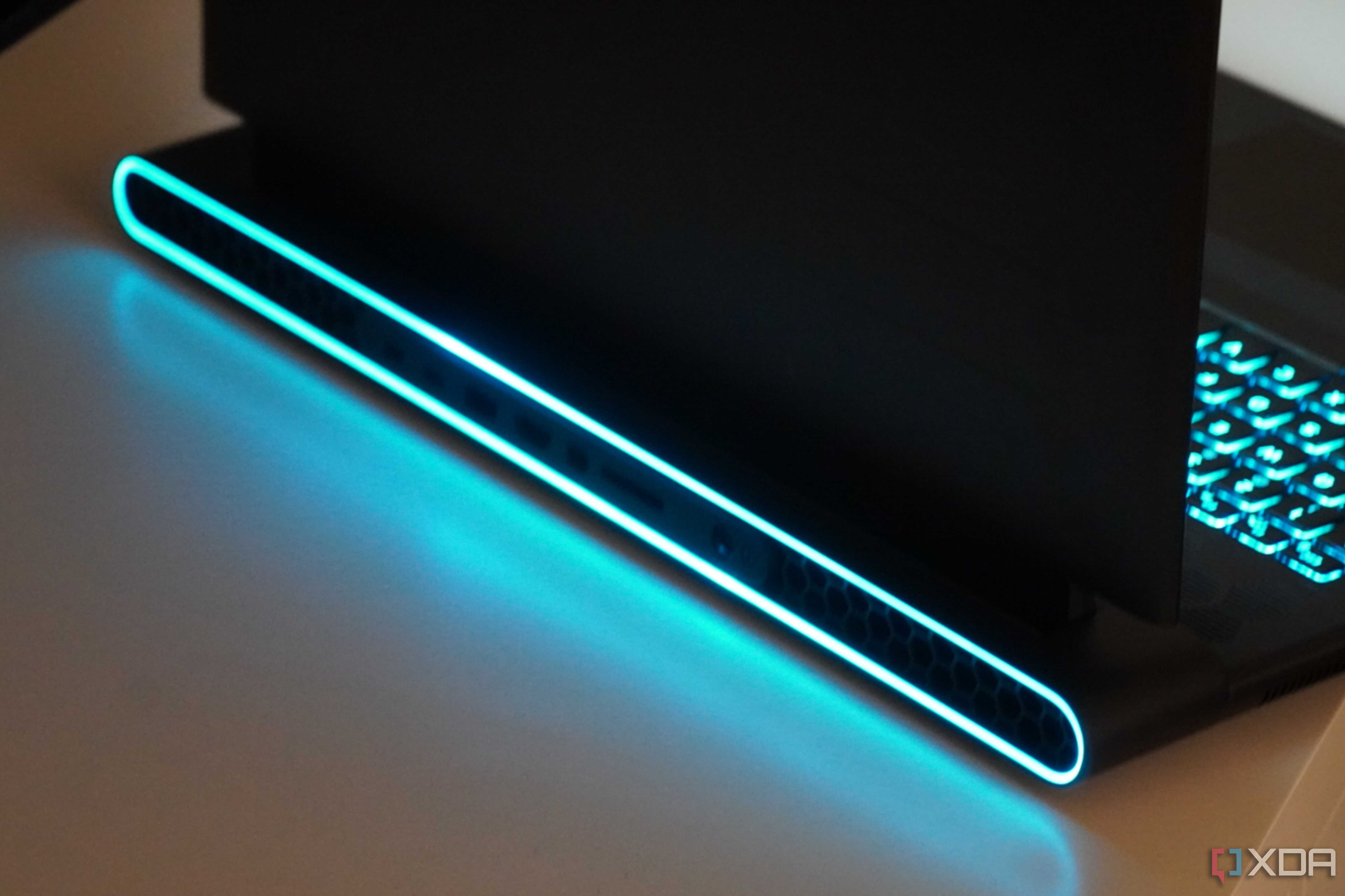 Alienware-m18-R2-9