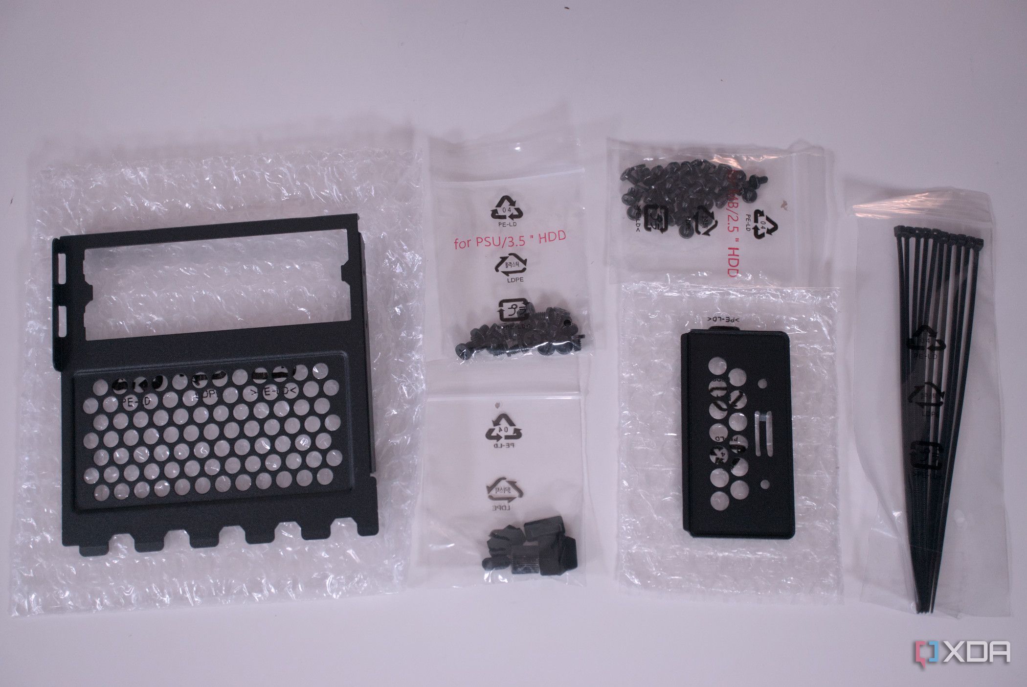 Asus ProArt PA602 accessories contents