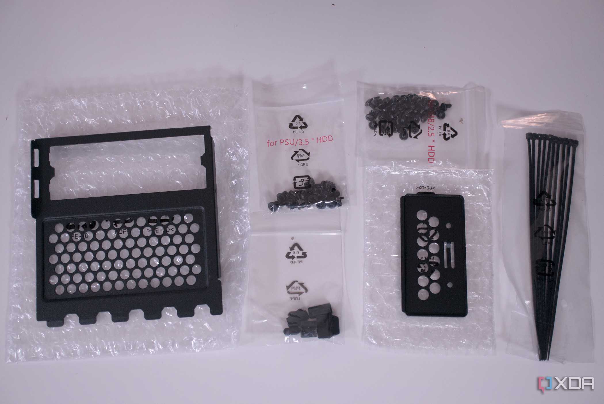 Asus ProArt PA602 accessories contents