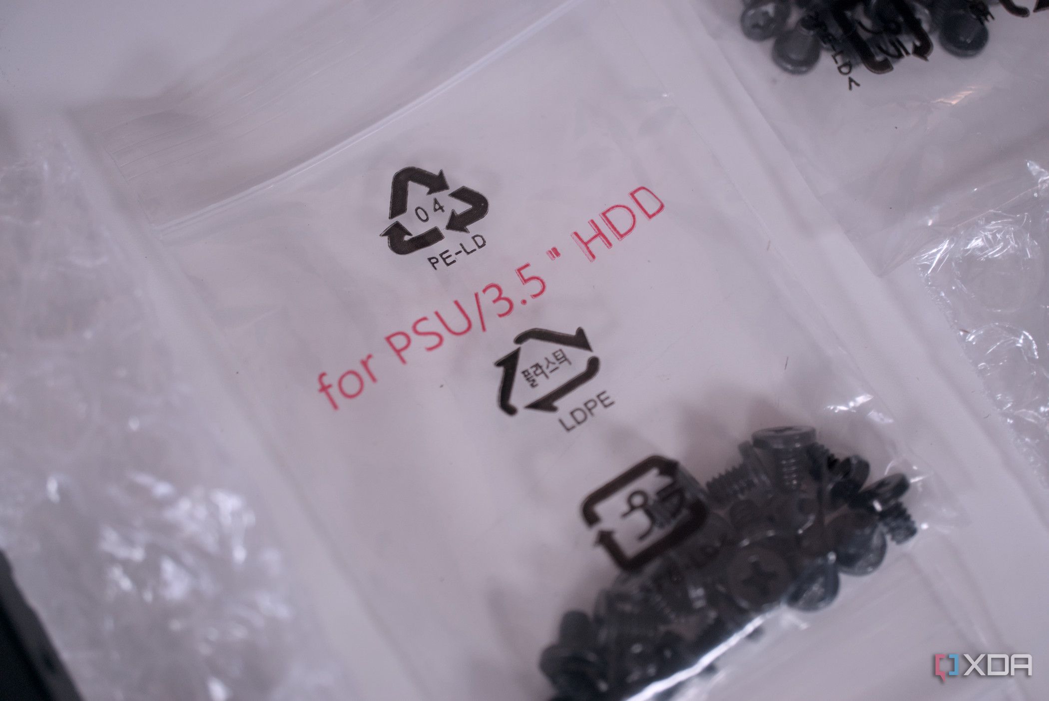 Asus ProArt PA602 screw bag