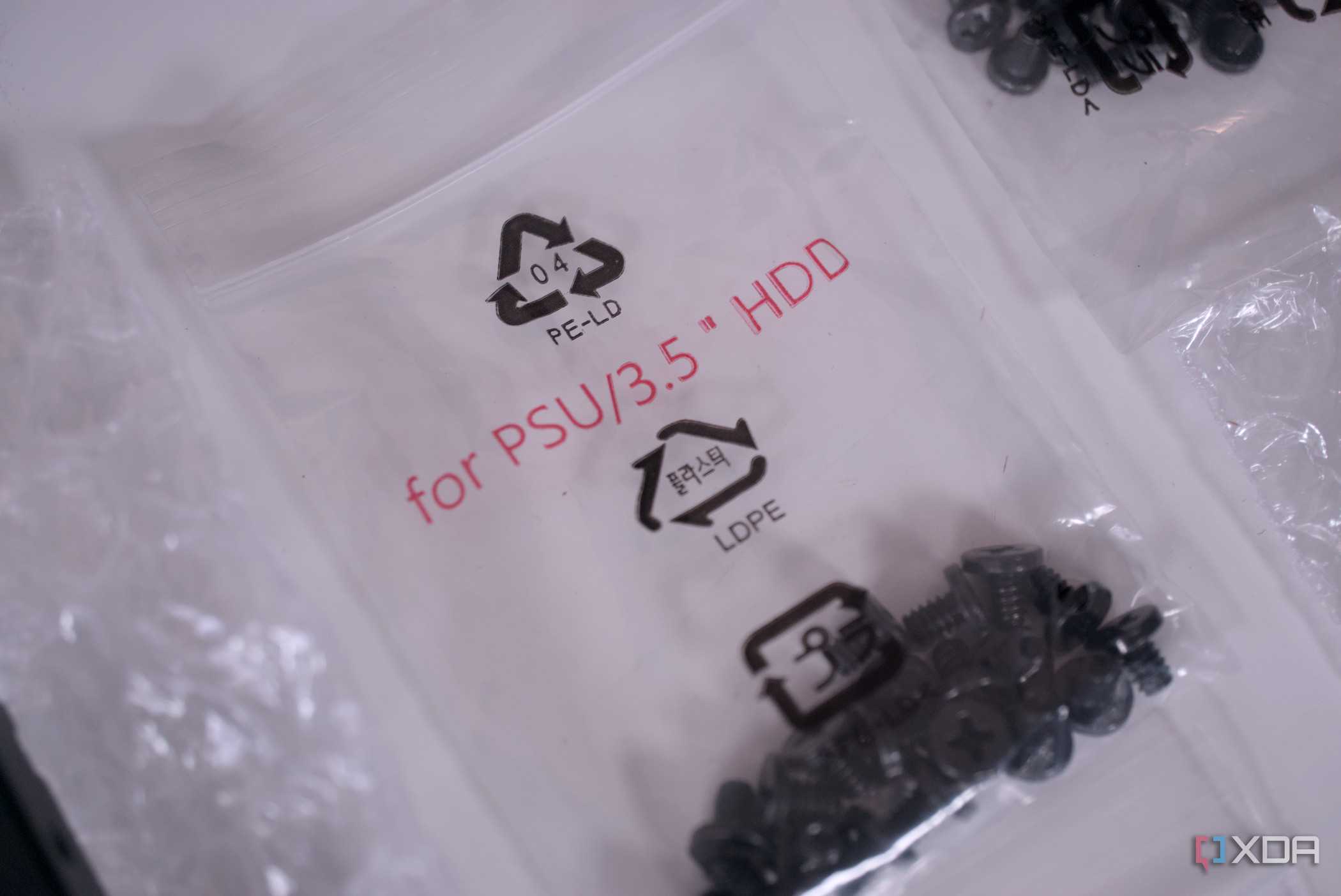Asus ProArt PA602 screw bag