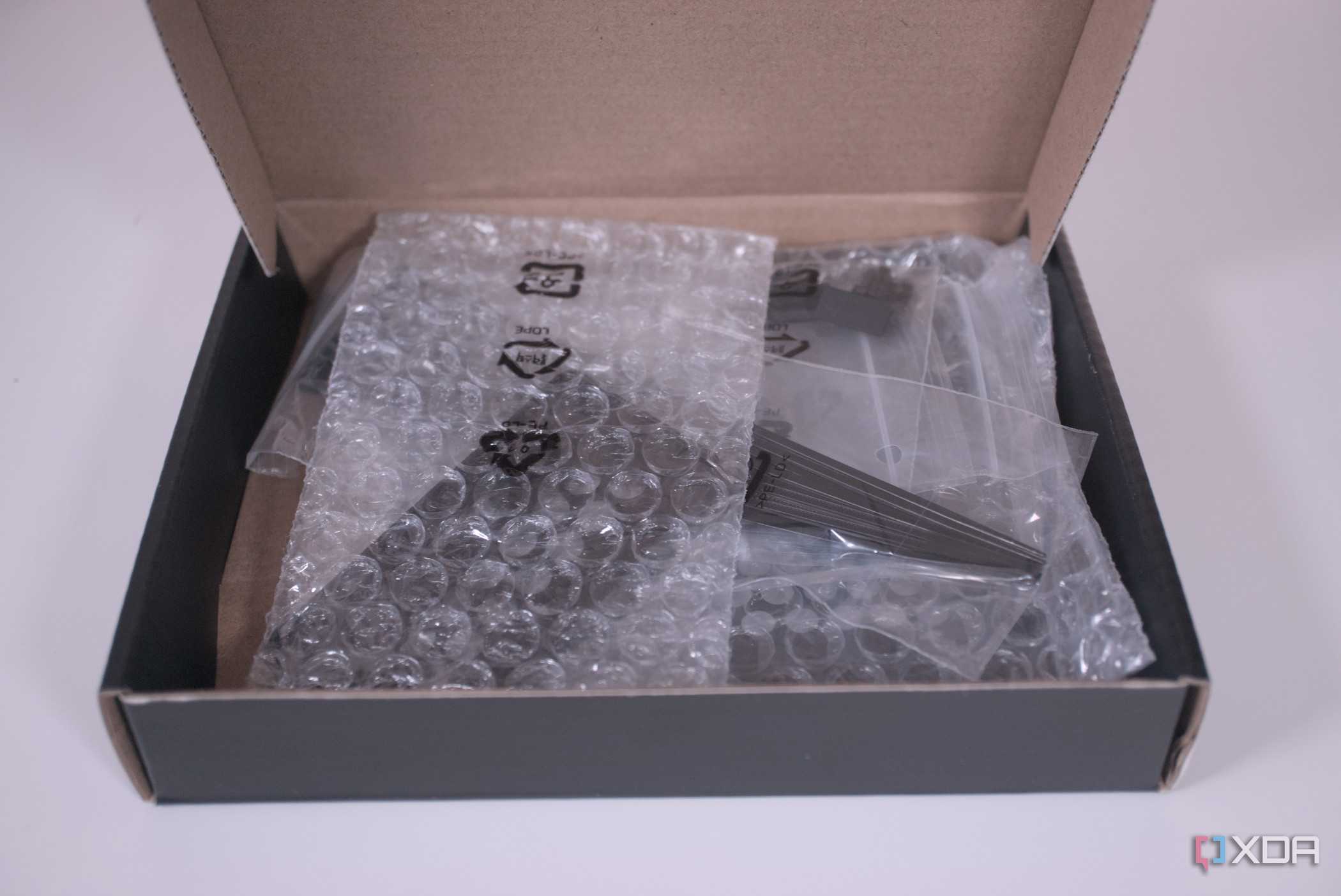 Asus ProArt PA602 accessories box open