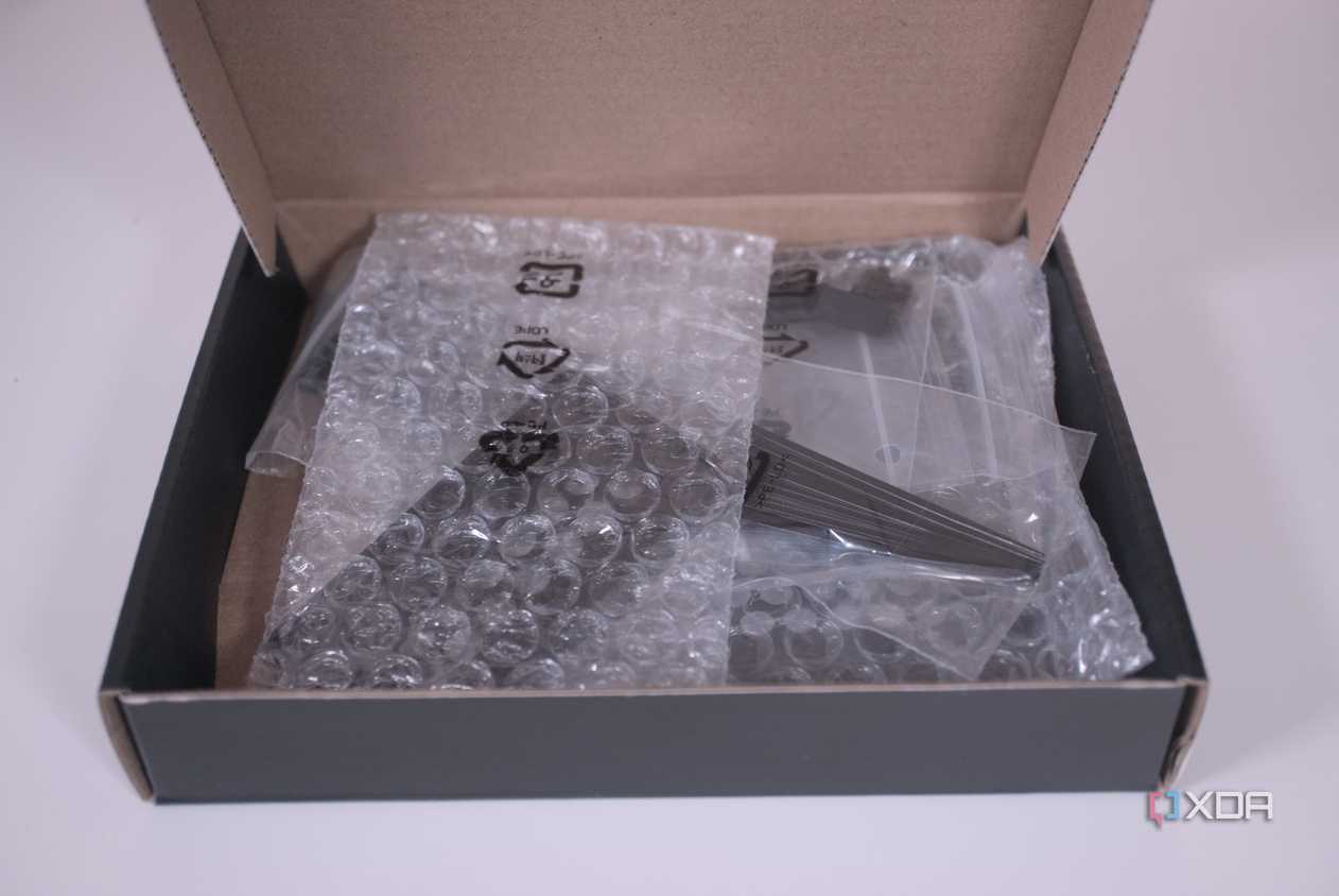 Asus ProArt PA602 accessories box open