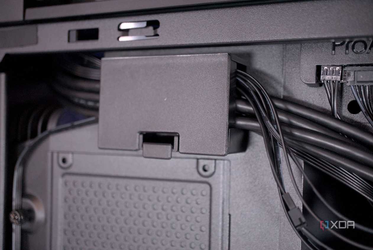 Asus ProArt PA602 cable management