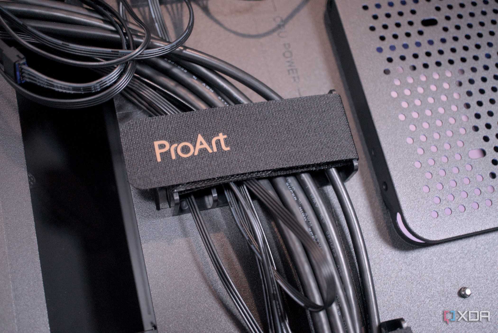 Asus ProArt PA602 cable management