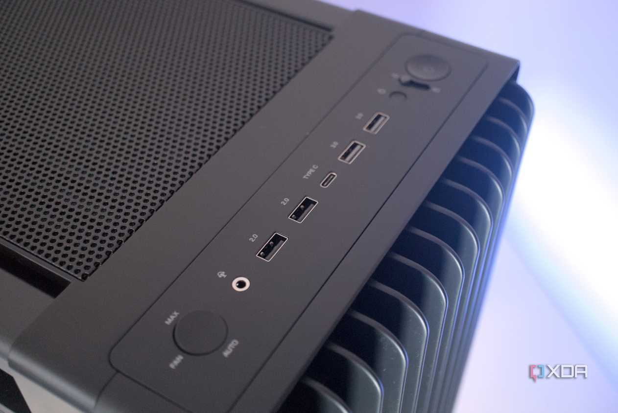 Asus ProArt PA602 front I/O