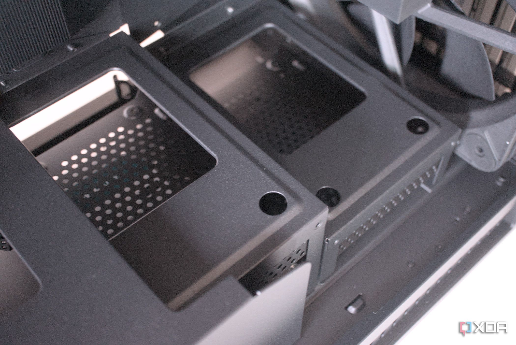 Asus ProArt PA602 HDD cages