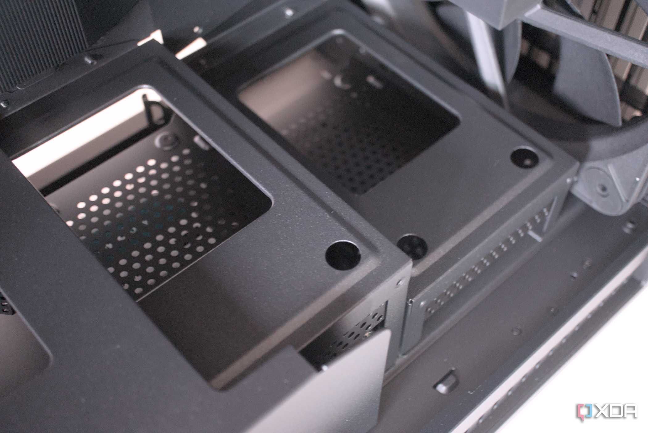 Asus ProArt PA602 HDD cages
