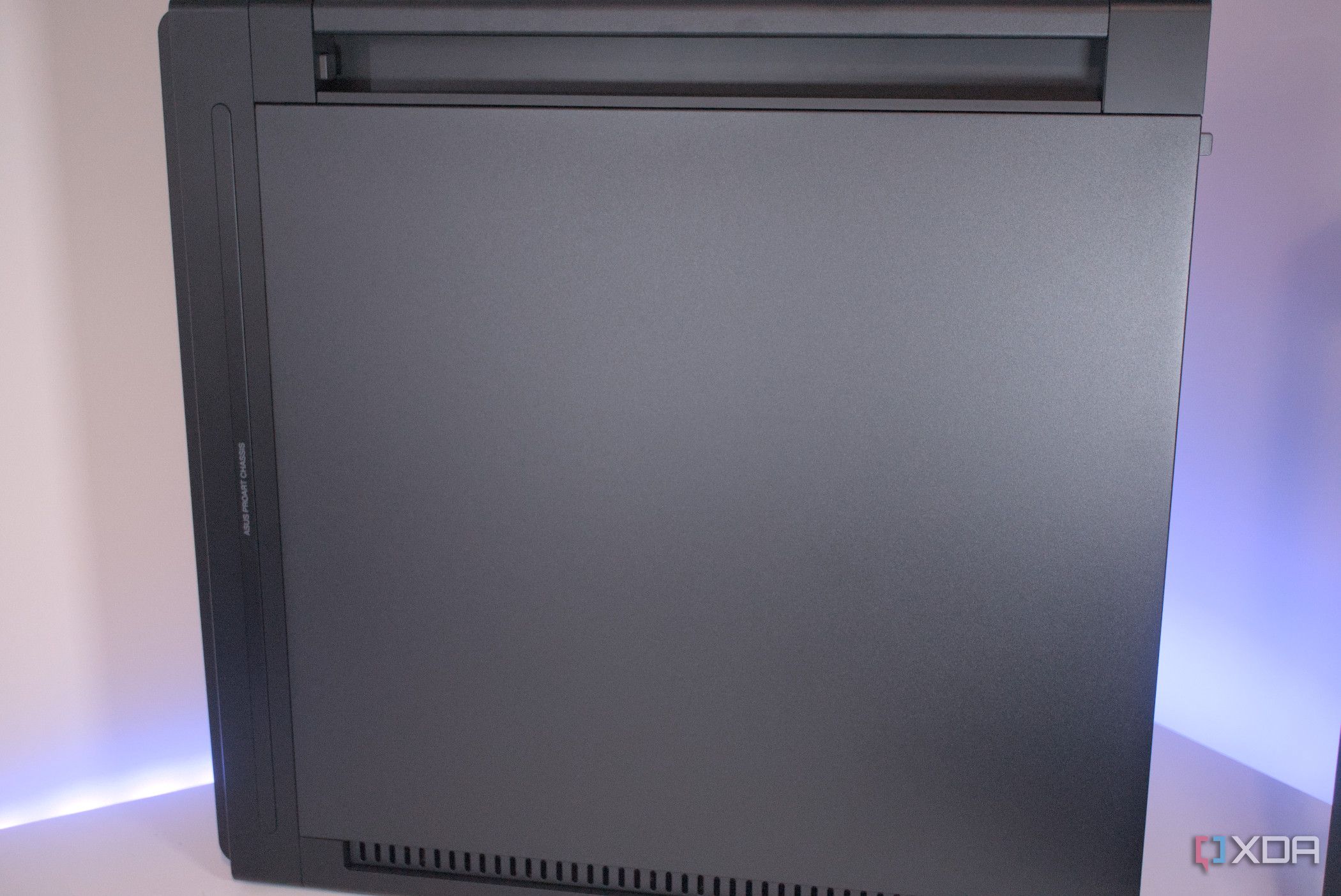 Side of the Asus ProArt PA602