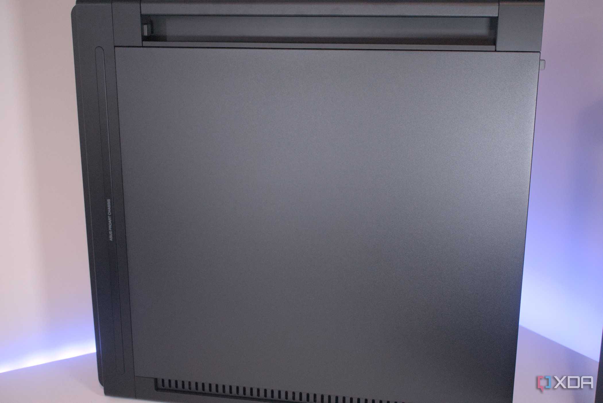 Side of the Asus ProArt PA602