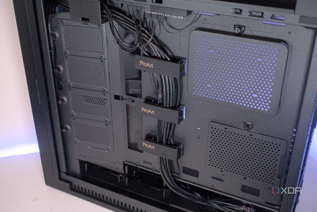 Asus ProArt PA602 cable management