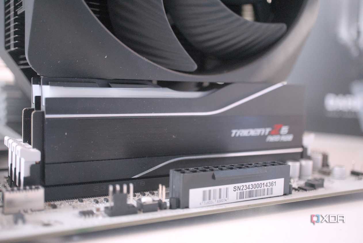 be-quiet-dark-rock-elite-installed-ram-clearance