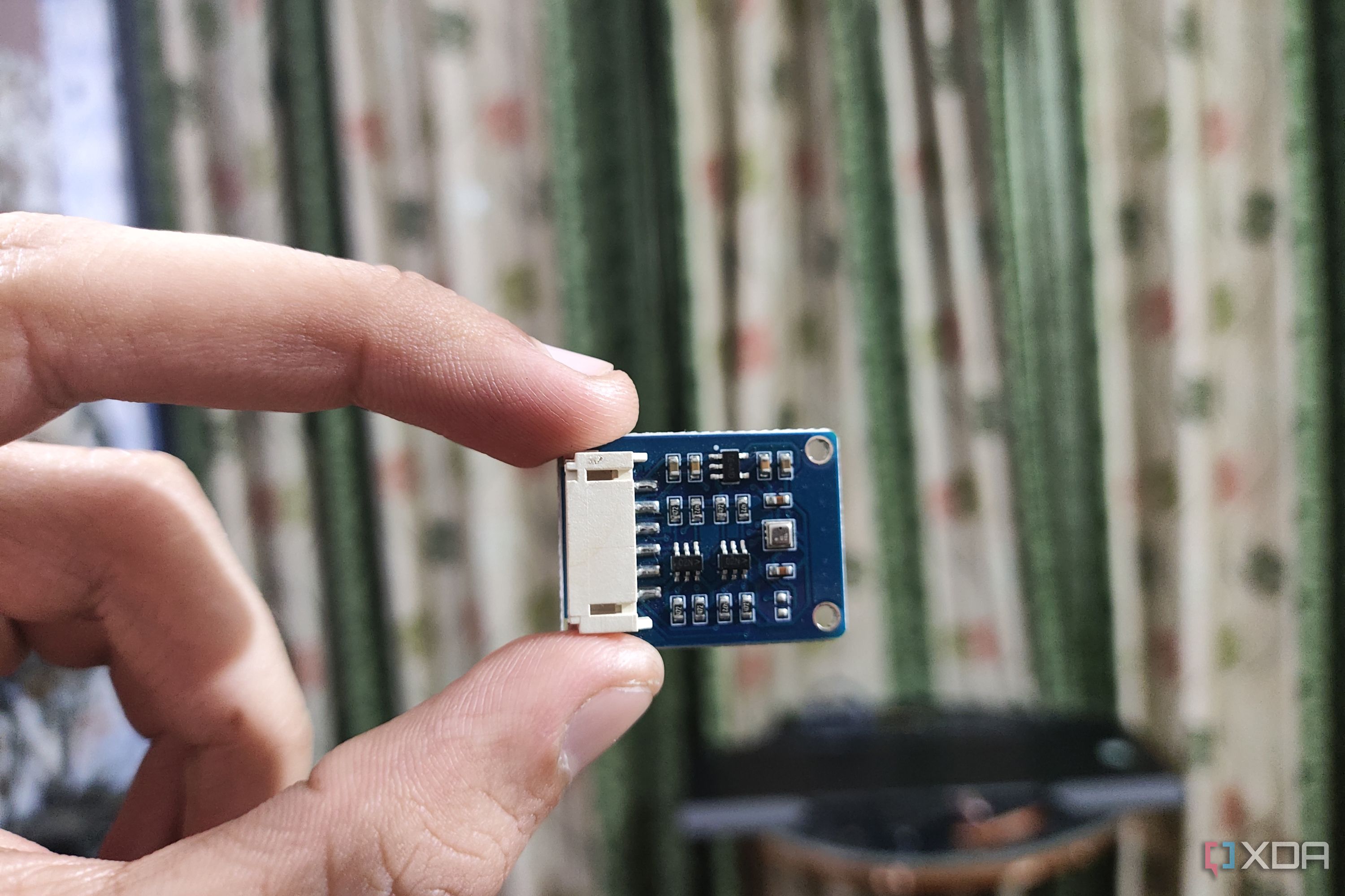 A person holding a BME280 sensor