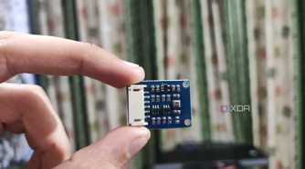 A person holding a BME280 sensor