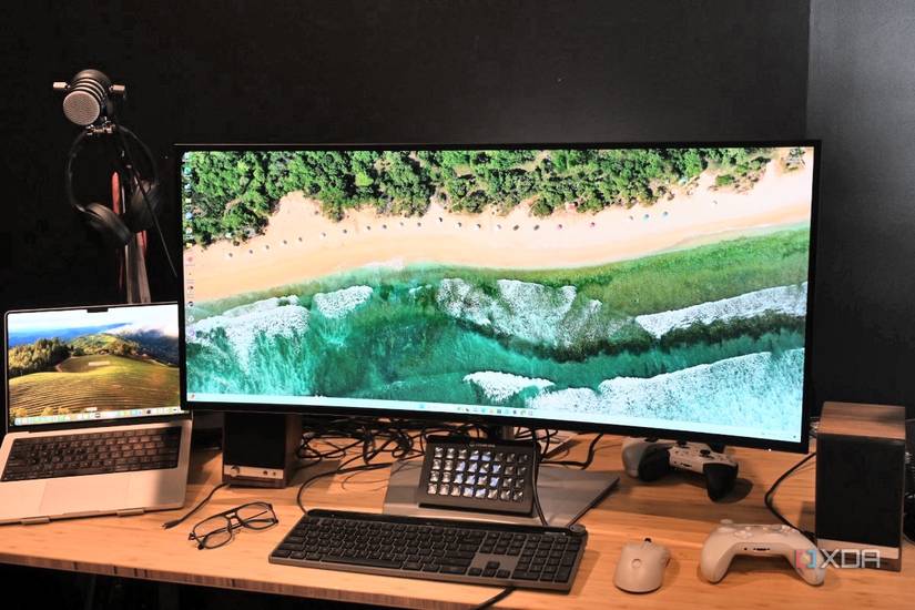 Dell UltraSharp 40 Curved Thunderbolt Hub Monitor with MacBook Pro, eyeglasses, Legato Stream Deck, white wireless mouse and white Xbox controller