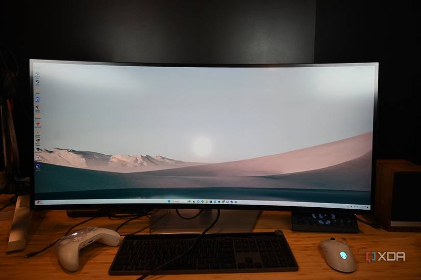 Desert wallpaper on Dell UltraSharp 40 Curved Thunderbolt Monitor