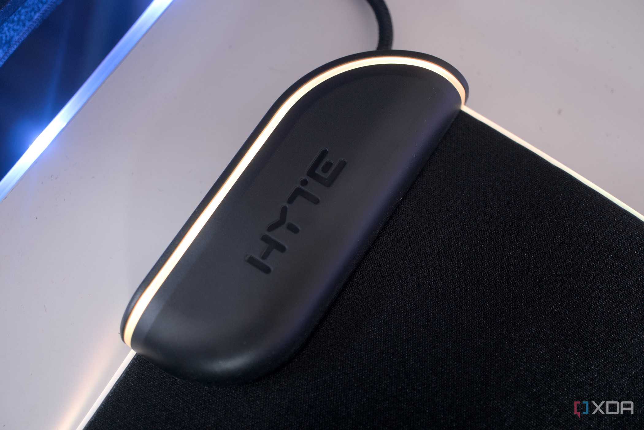 HYTE CNVS hub with lighting