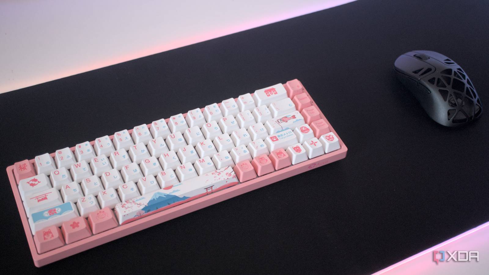 Keyboard and mouse on the HYTE CNVS