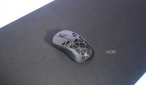 HYTE CNVS with a mouse