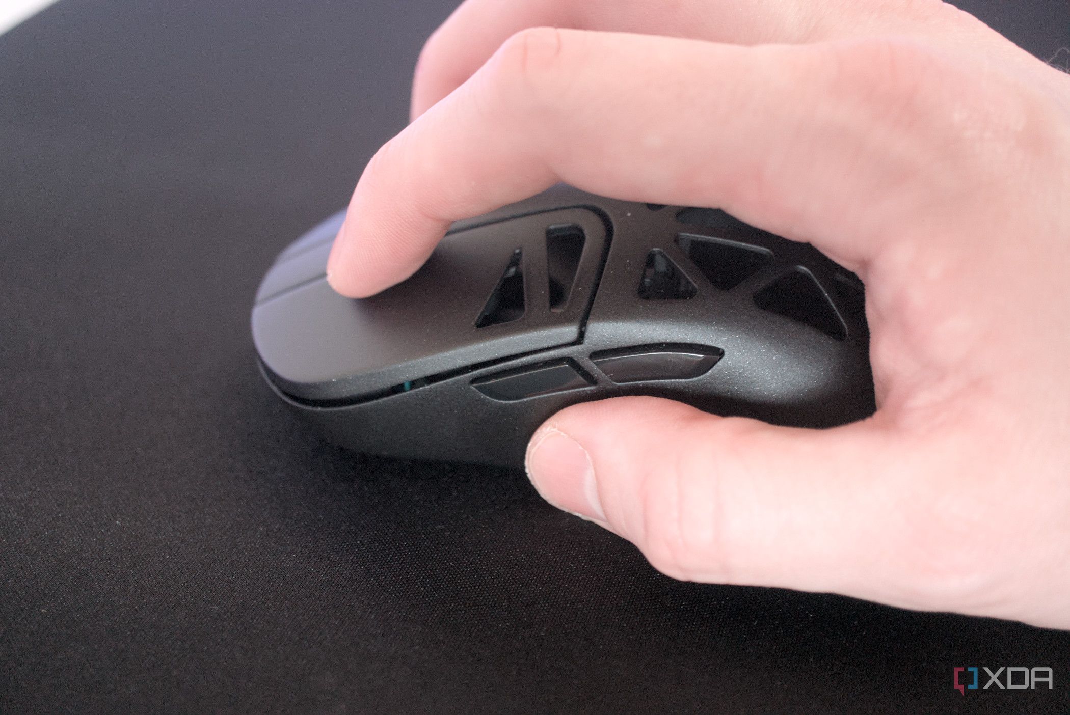 hyte-cnvs-keychron-mouse-held