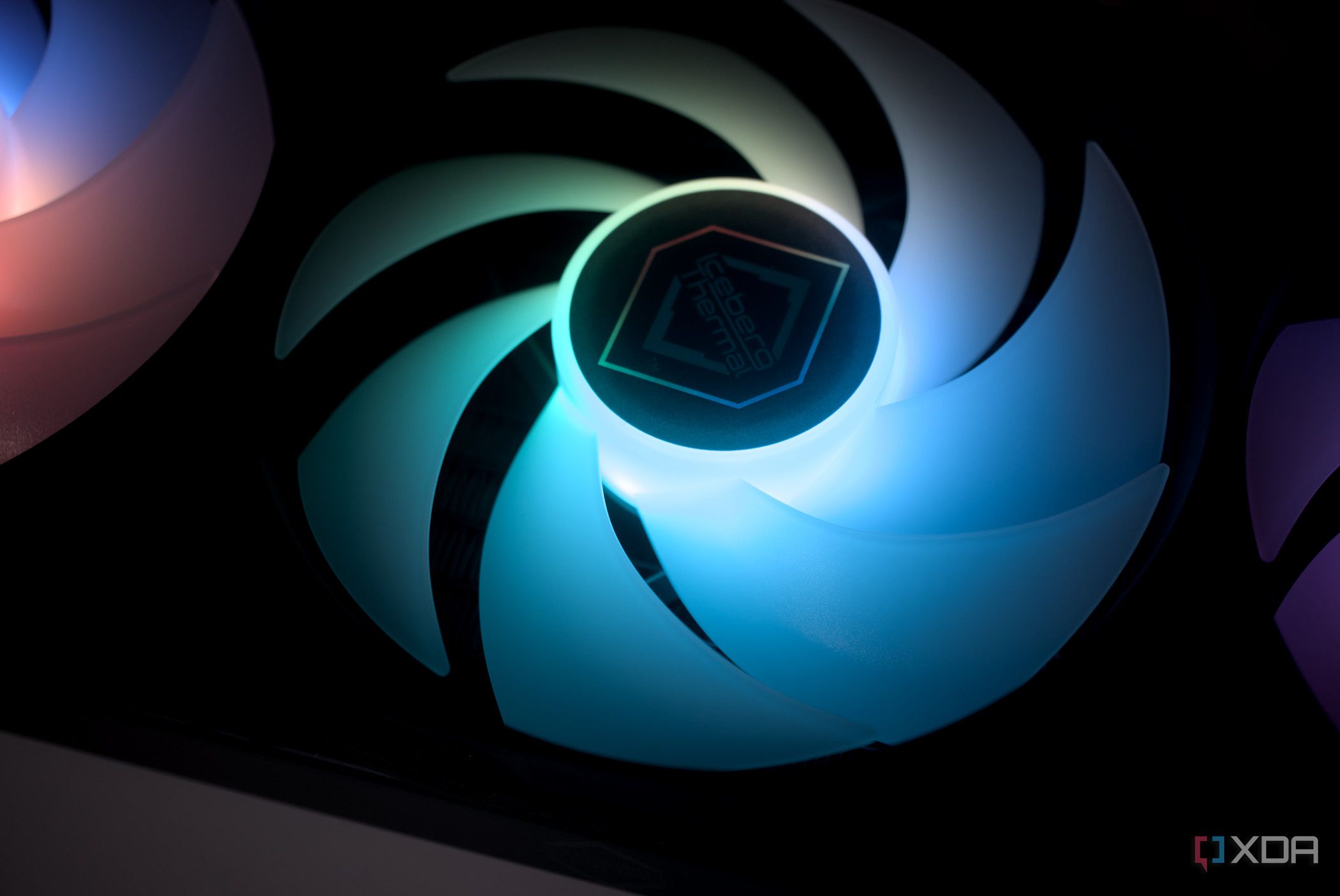 Iceberg Thermal IceFLOE Oasis 360, RGB enabled