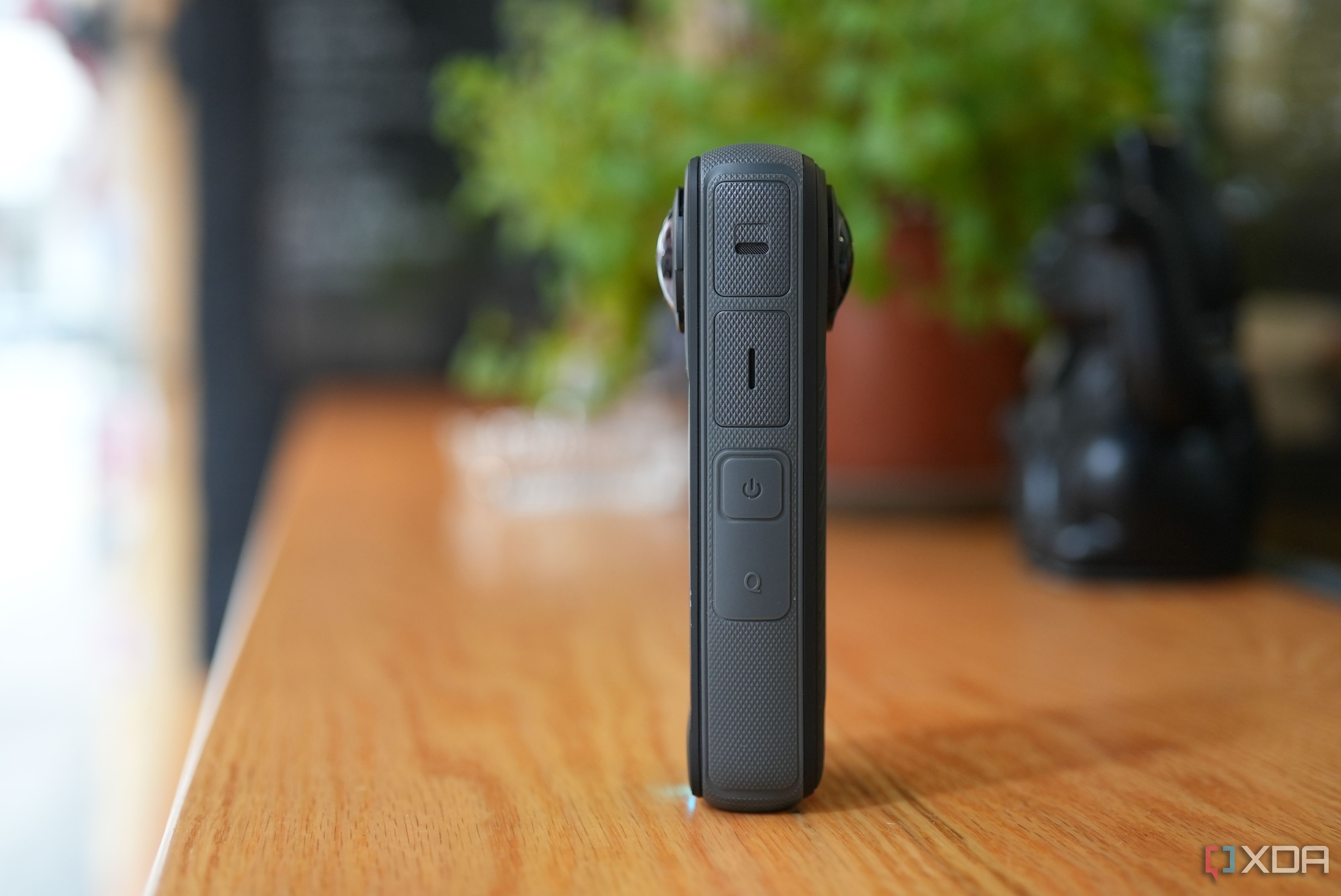 Insta360 X4 from the sides