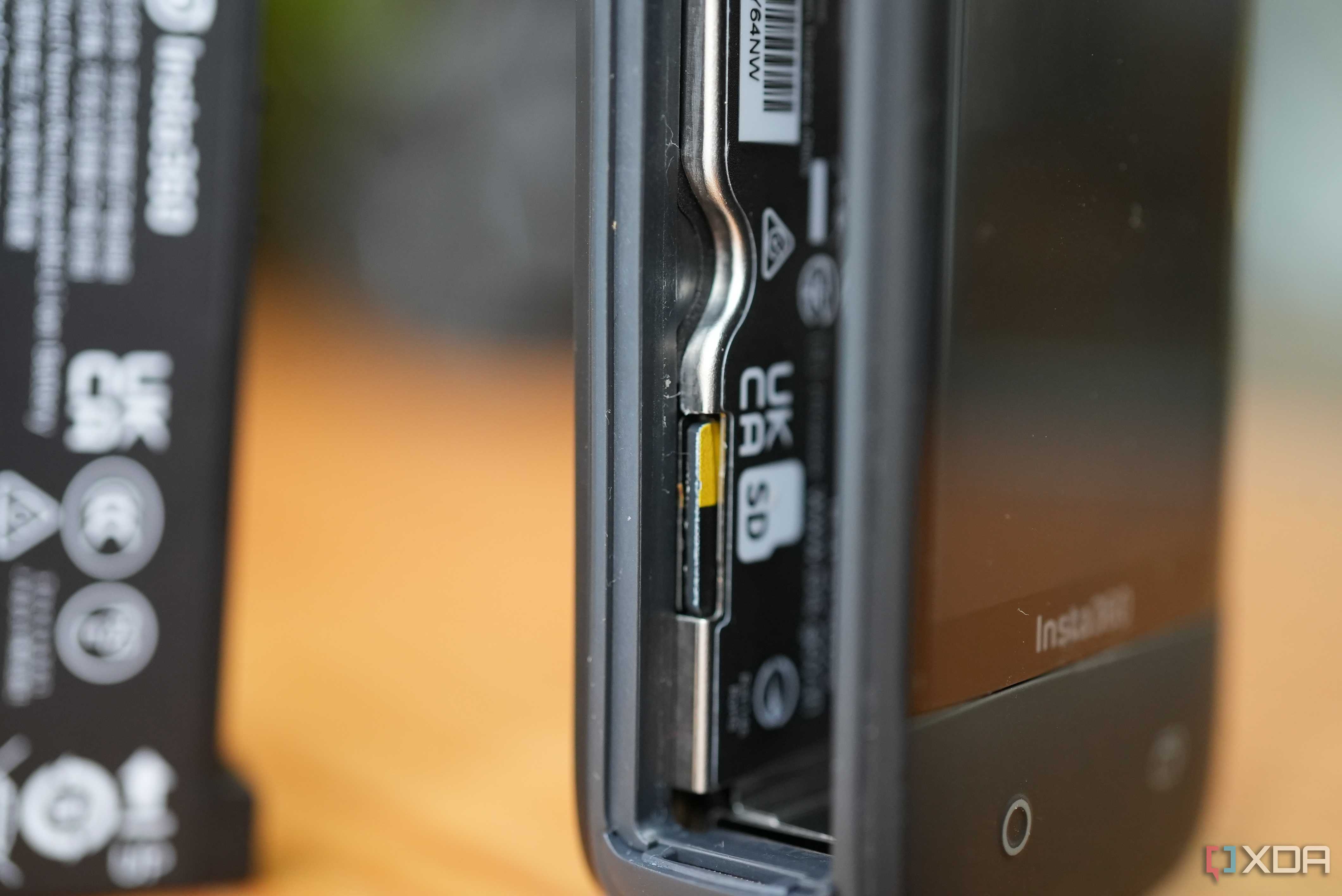 insta360 removable battery slot