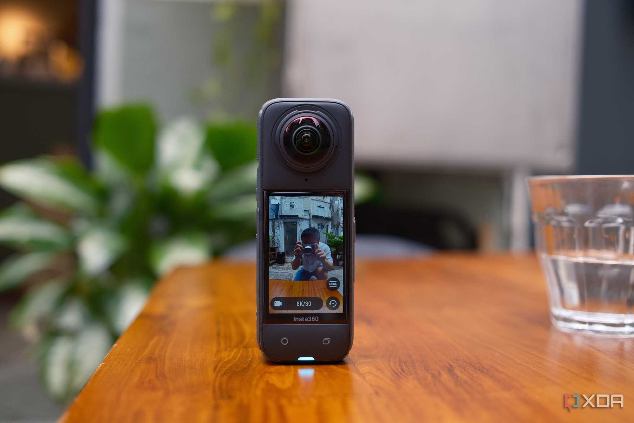 Insta360 x4