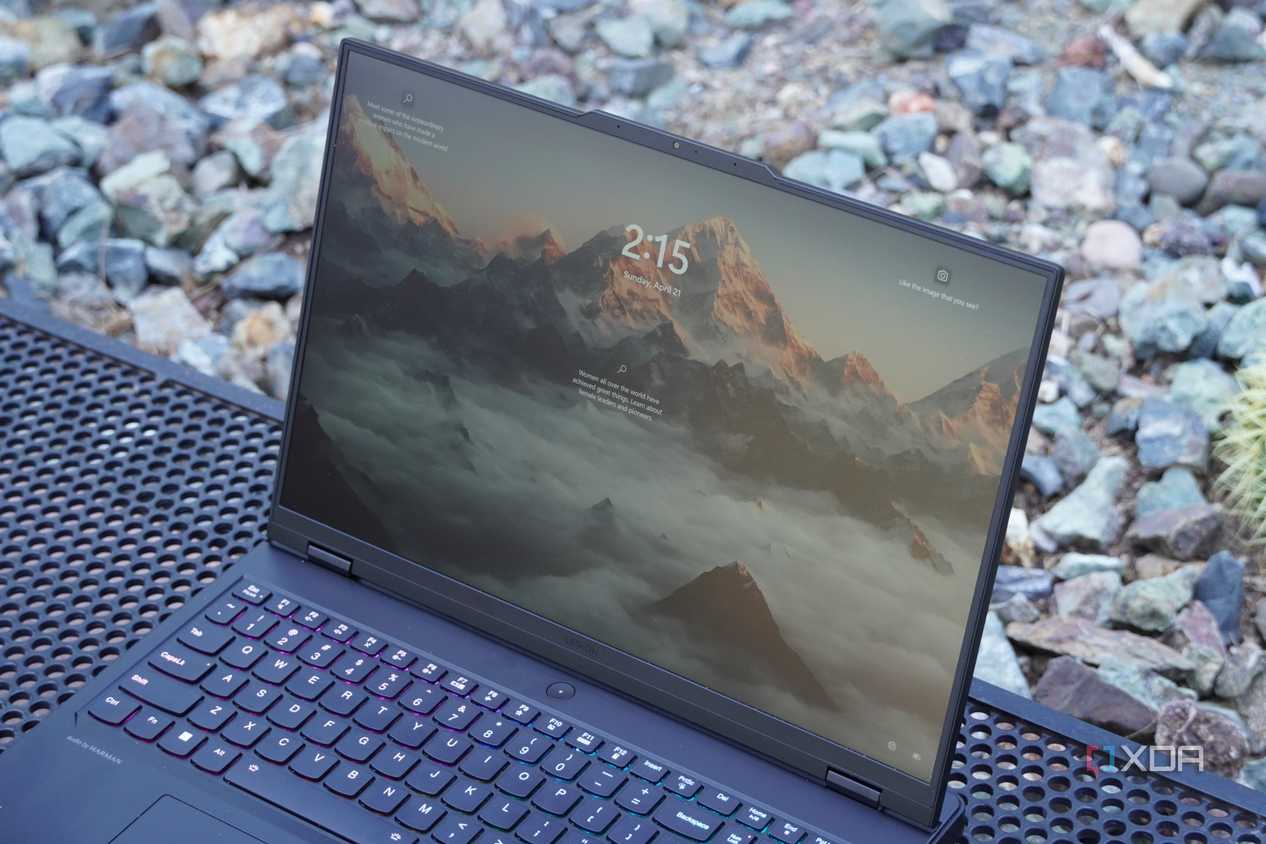 The lock screen on the Lenovo Legion Pro 7i display.