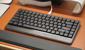 The Lofree Edge on a desk.