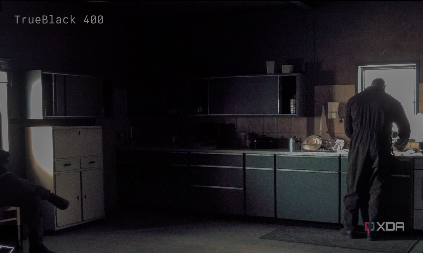 A photo of a dark scene displayed on the MSI MAG 271QPX in TrueBlack 400