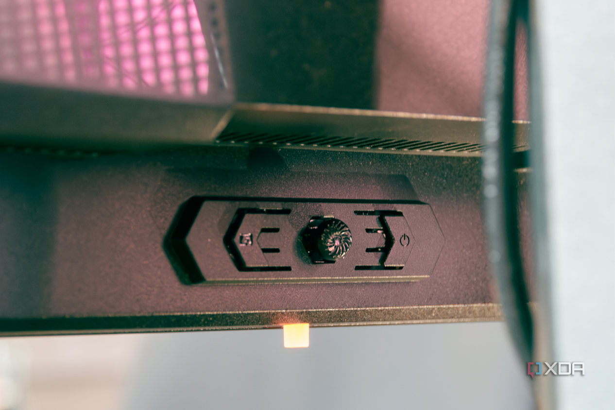 The joystick on the back of the MSI MAG 271QPX