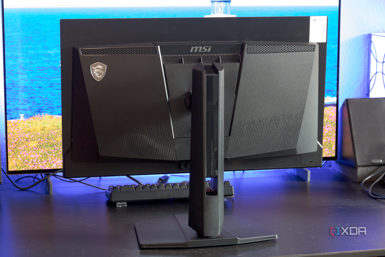 The back side of the MSI MAG 271QPX