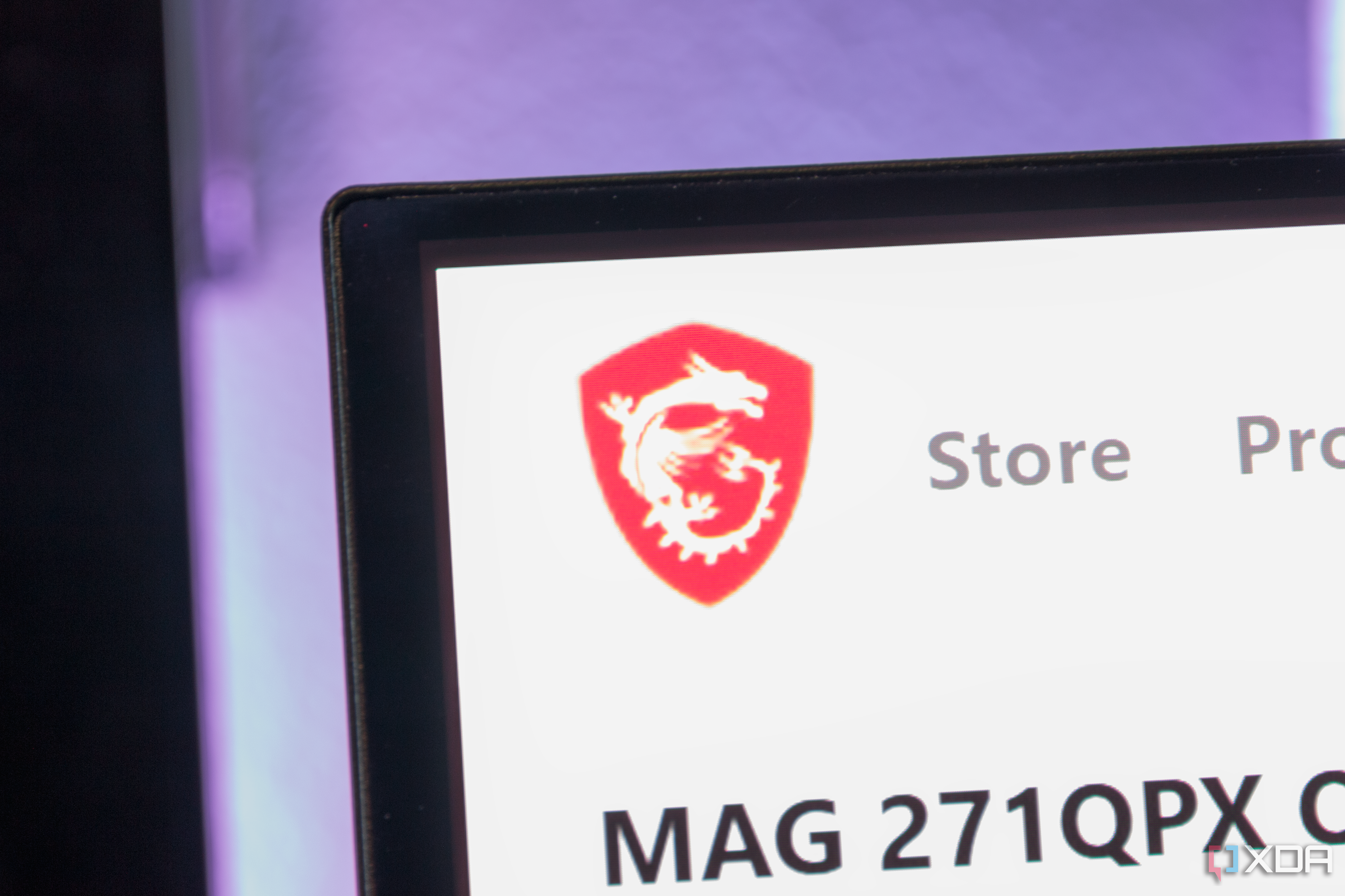 Close-up of the extra pixel on the MSI MAG 271QPX for pixel shifting