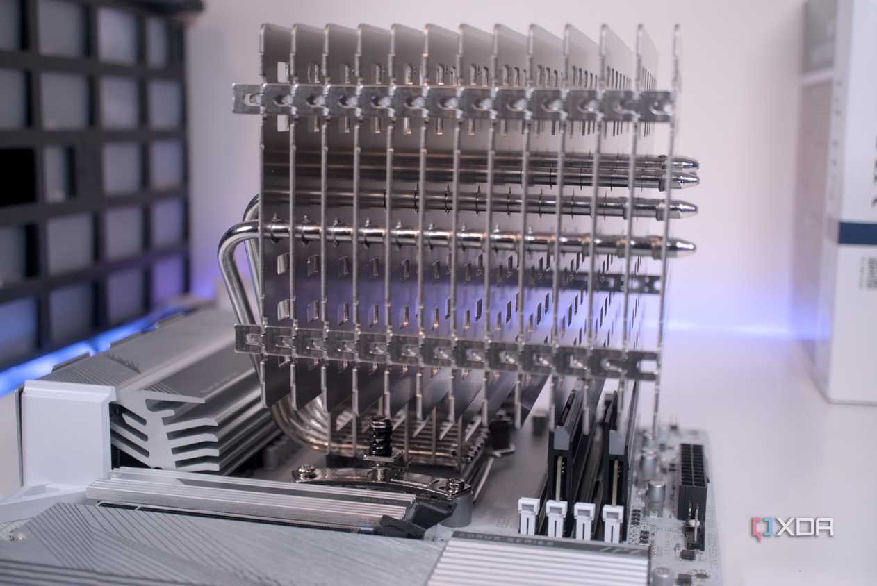 Side view of the Noctua NH-P1 fins