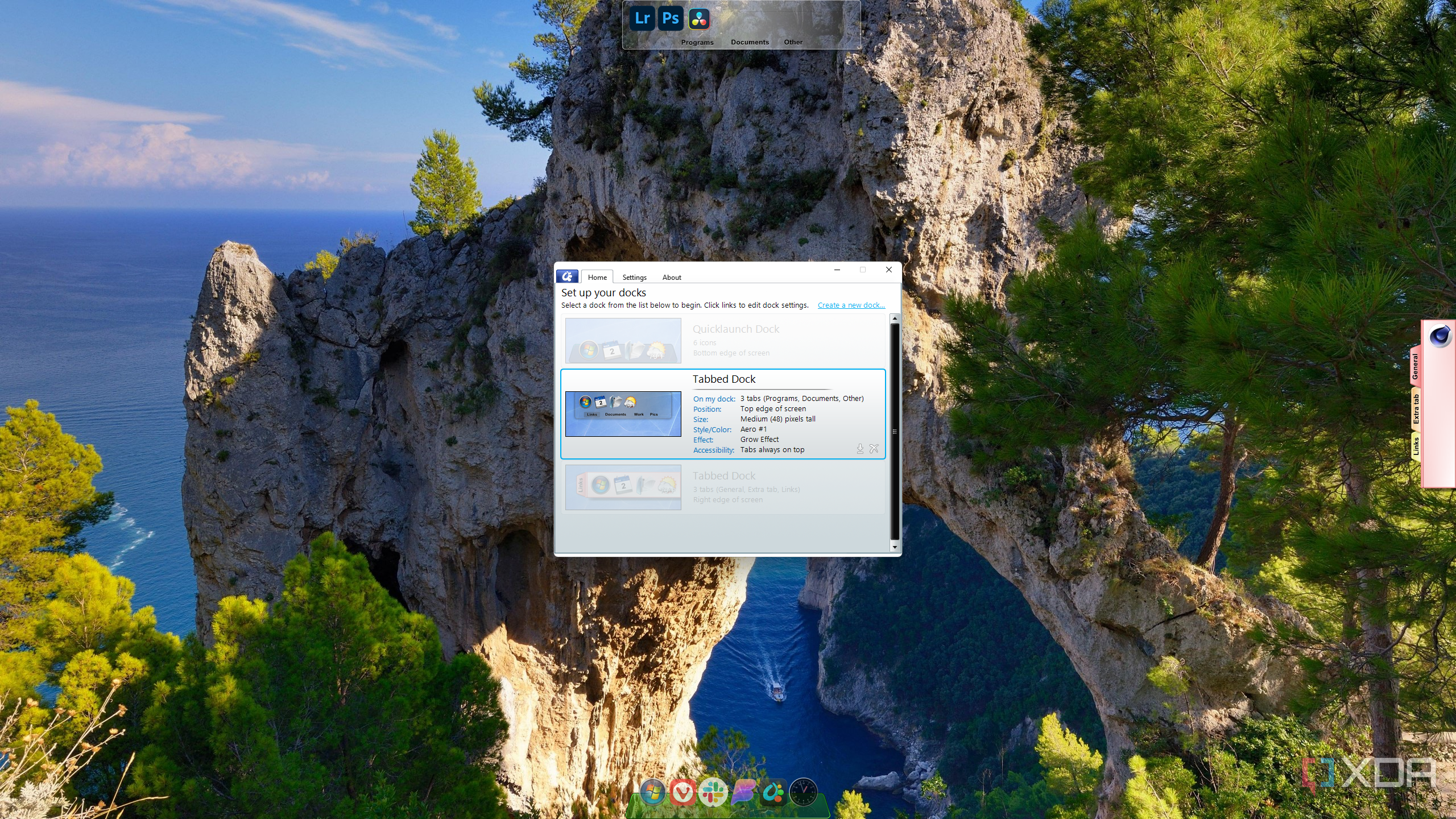 Screenshot of ObjectDock with two tabbed docks open, one with Aero style and the other with classic style