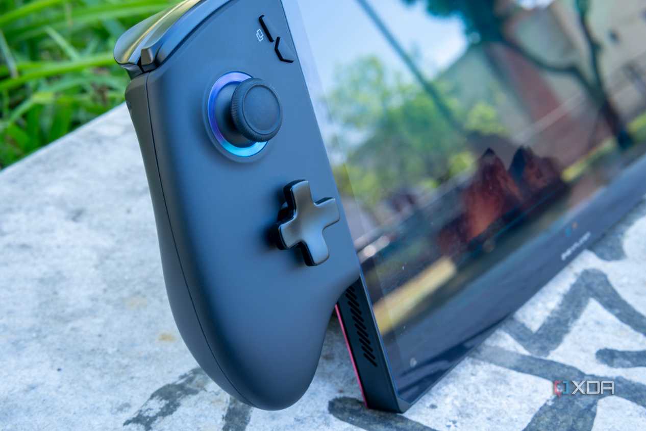 The left-side controller on the One XPlayer X1