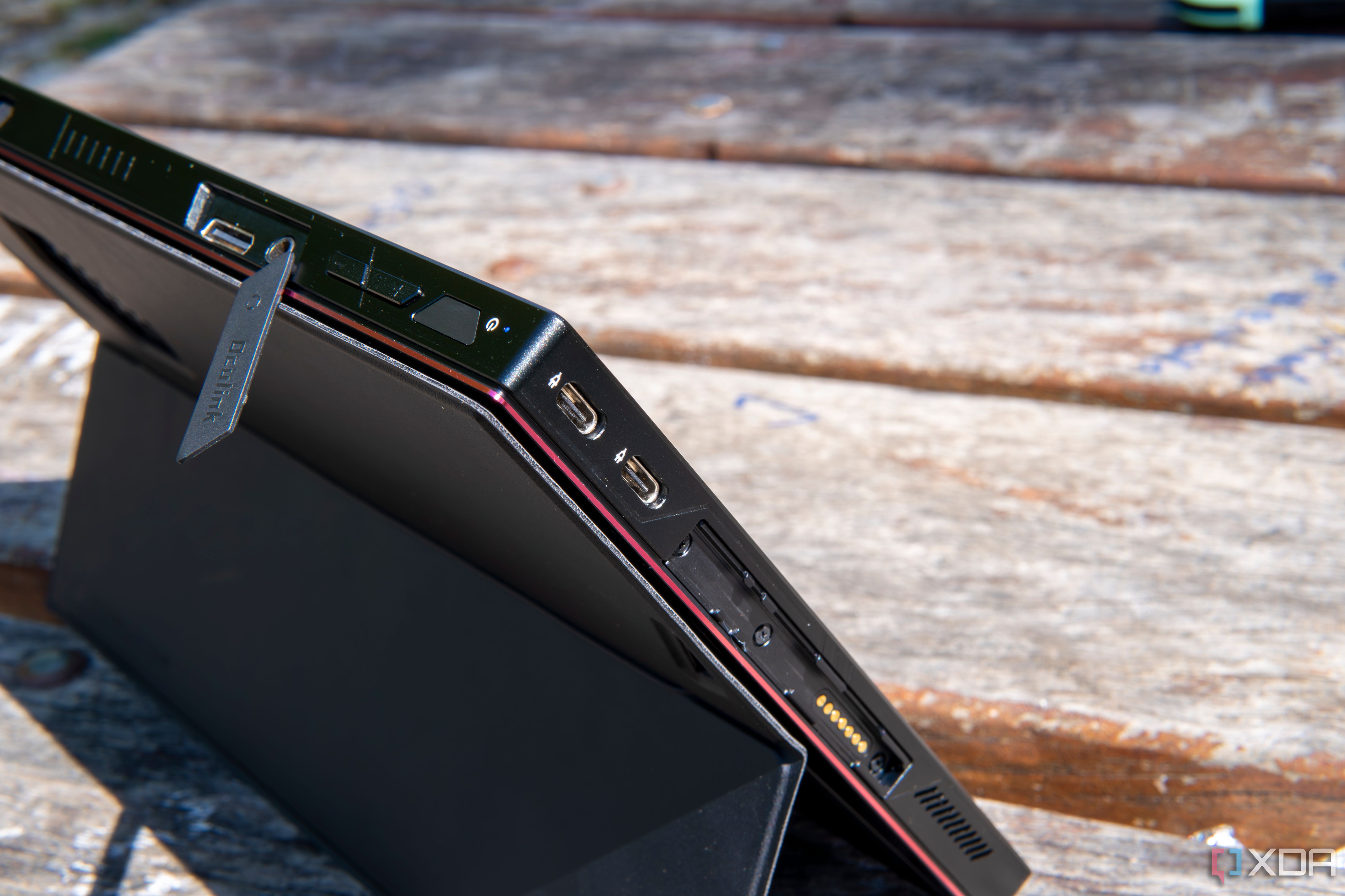 Close-up of the corner of the One Xplayer X1