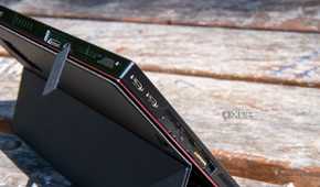 Close-up of the corner of the One Xplayer X1