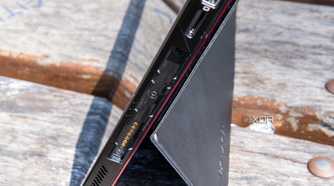 Close-up of the controller connector on the One XPlayer X1
