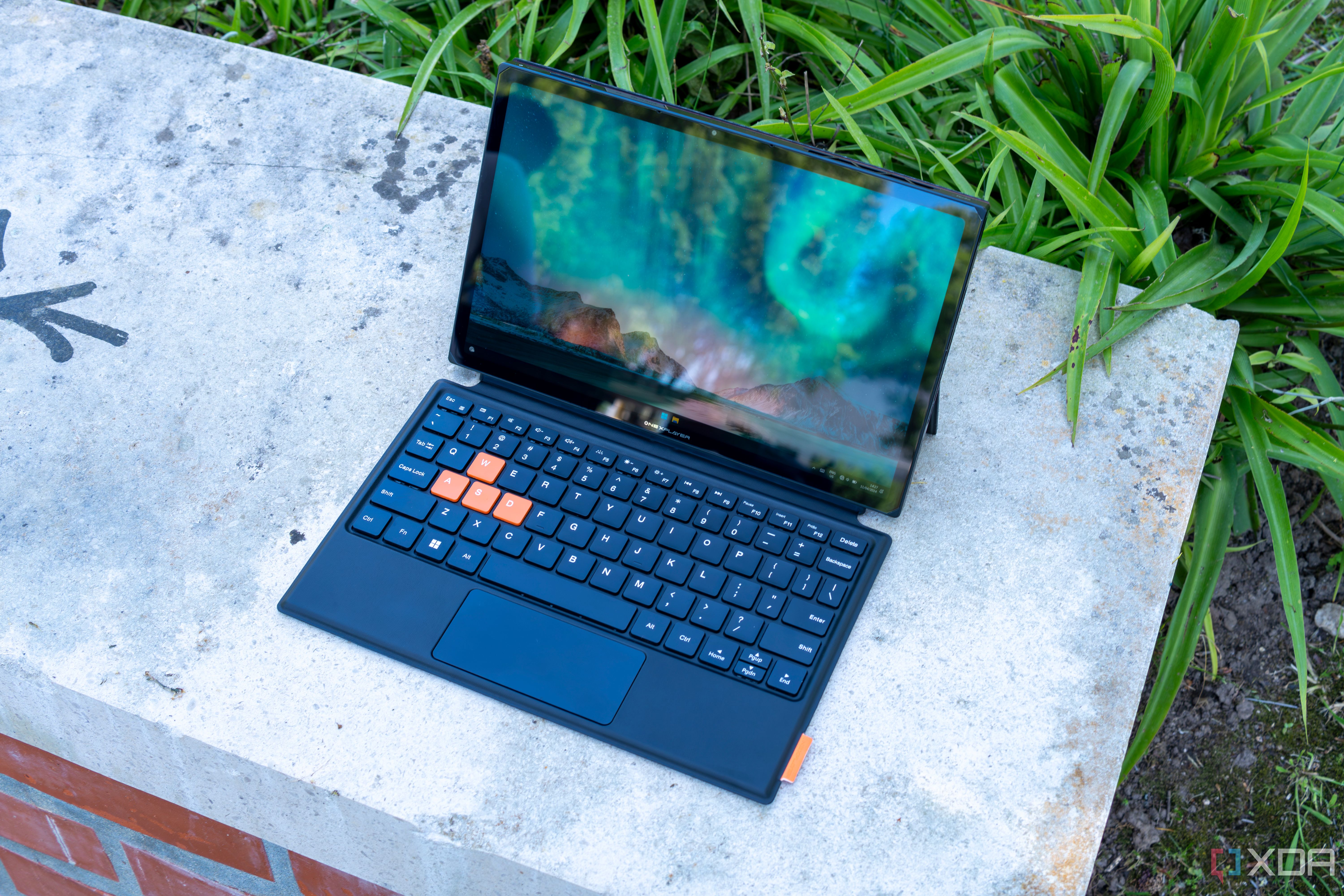 One XPlayer X1 with the keyboard attached