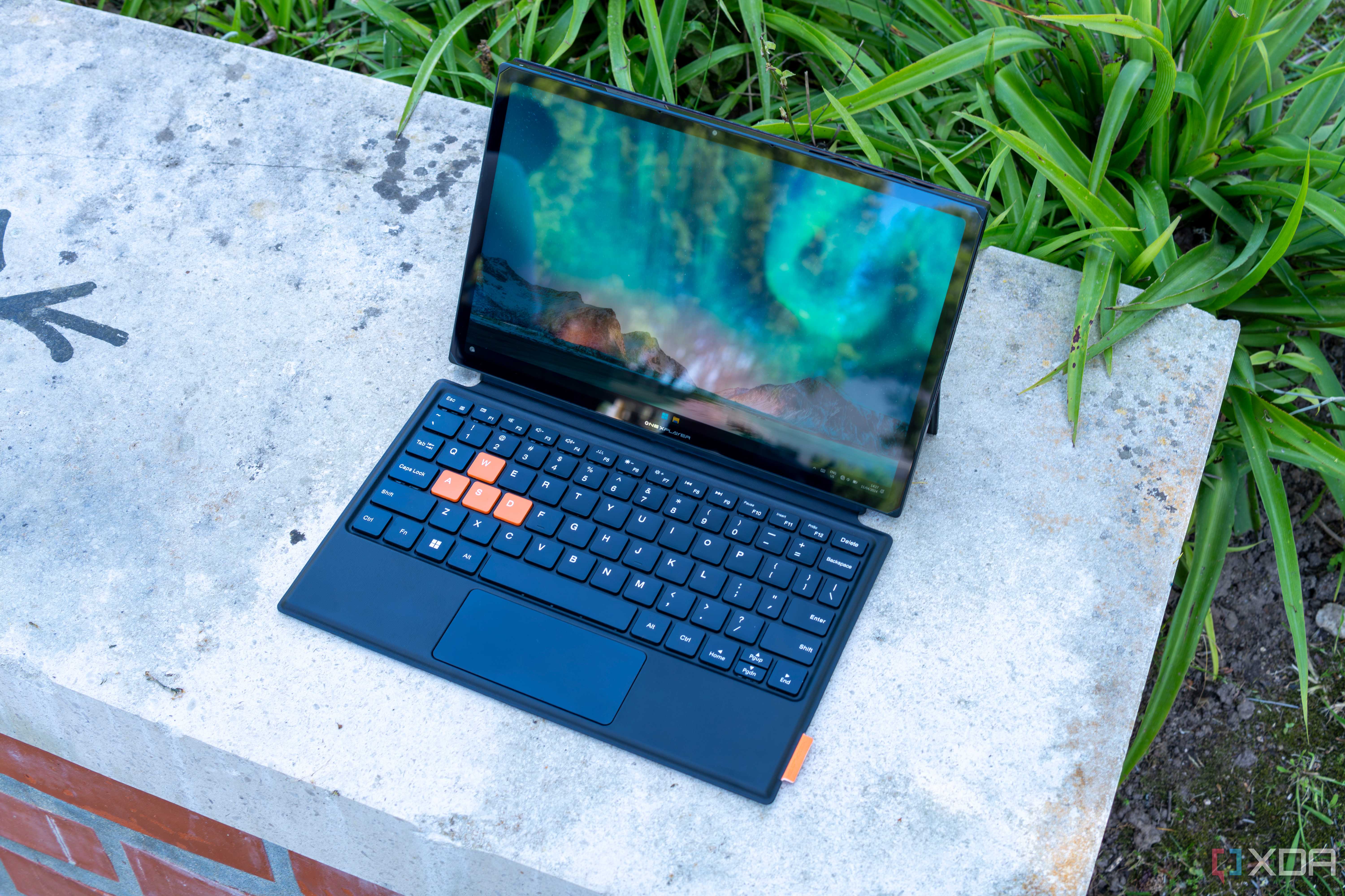 One XPlayer X1 with the keyboard attached