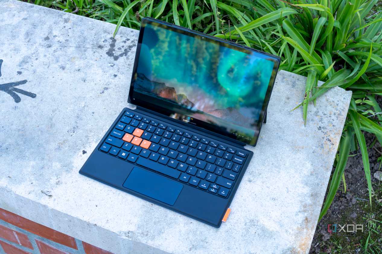 One XPlayer X1 with the keyboard attached