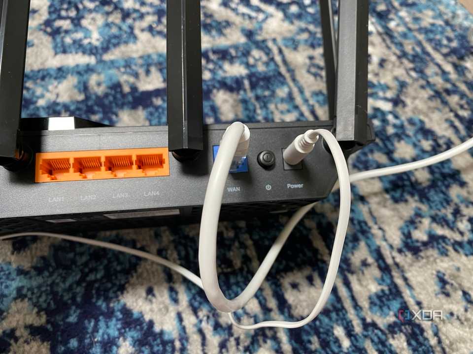 Plug in a TP-Link router 3