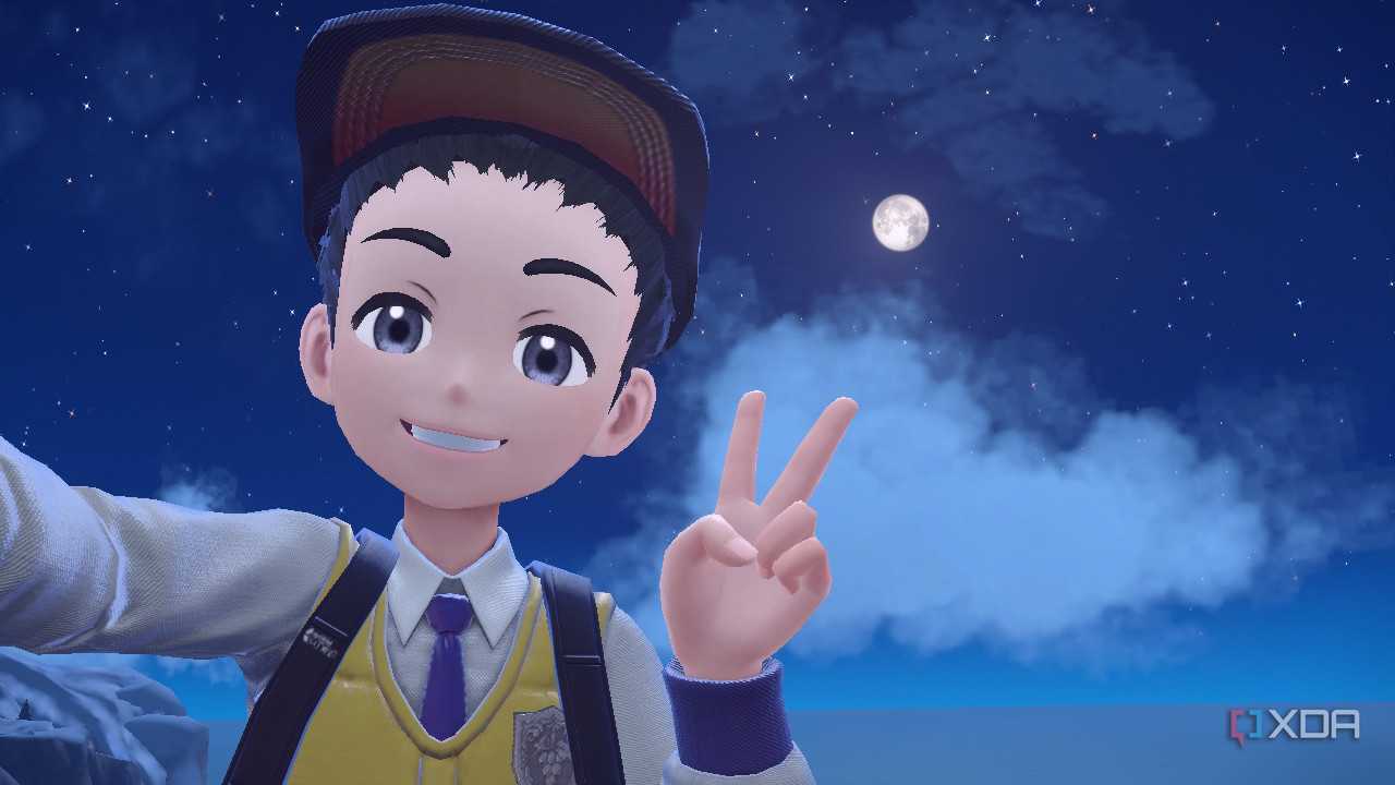 Screenshot of the main character in Pokémon Violet taking a selfie