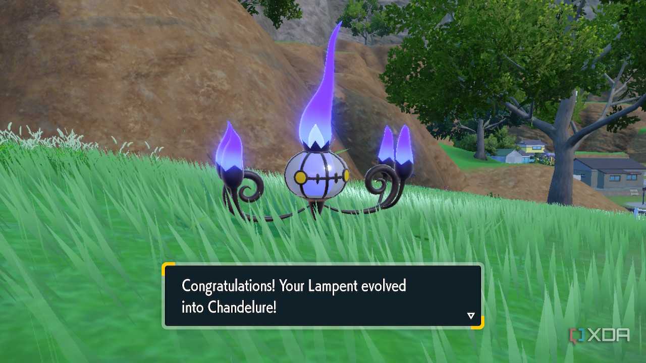 Screenshot of Pokémon Violet showing the model for Chandelure