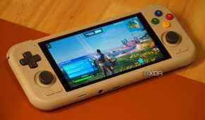 Fortnite running on a Retroid Pocket 4 using Xbox Cloud Gaming.