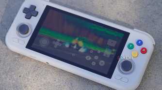 Mario Kart running on a Retroid Pocket 4 Pro.
